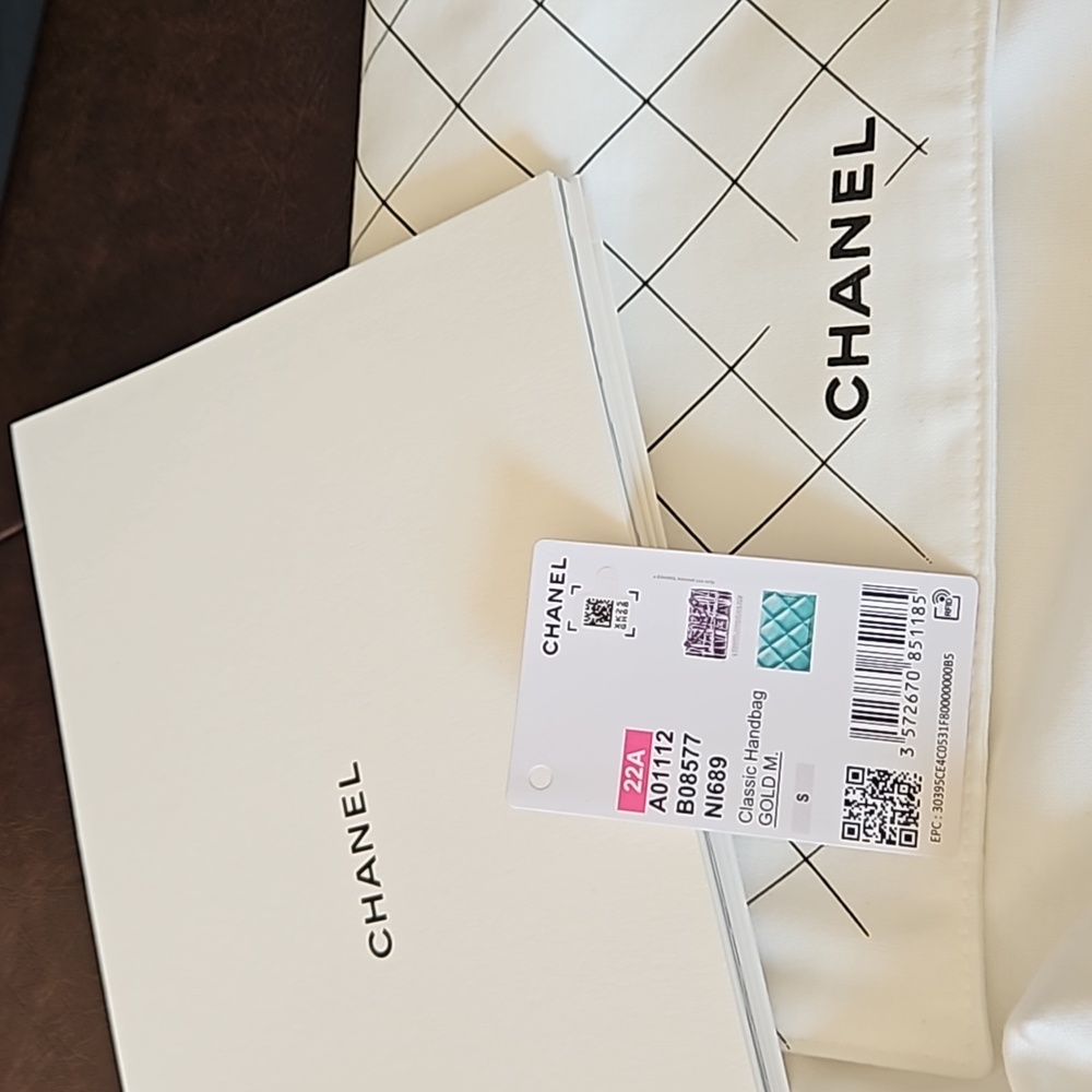Chanel Handbag - Picture 7 of 9